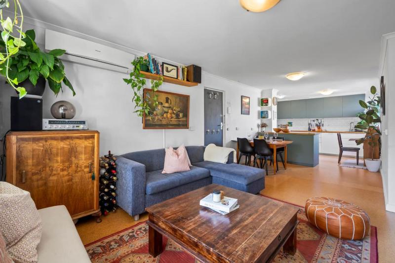 Chic and Stylish apartment - image 8