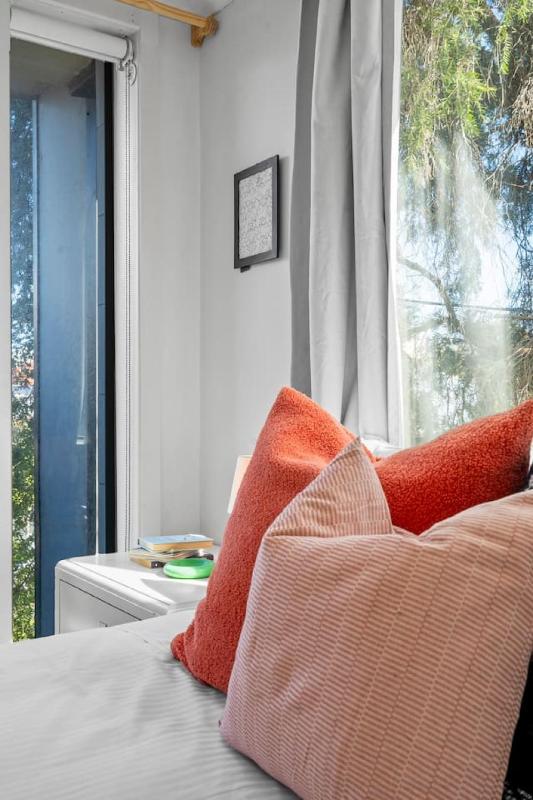 Chic and Stylish apartment - image 4