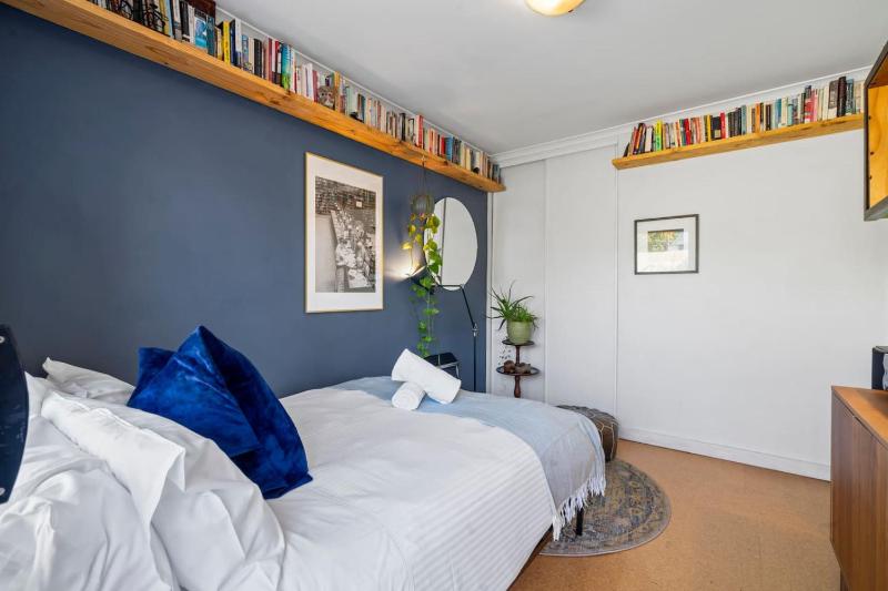 Chic and Stylish apartment - image 16