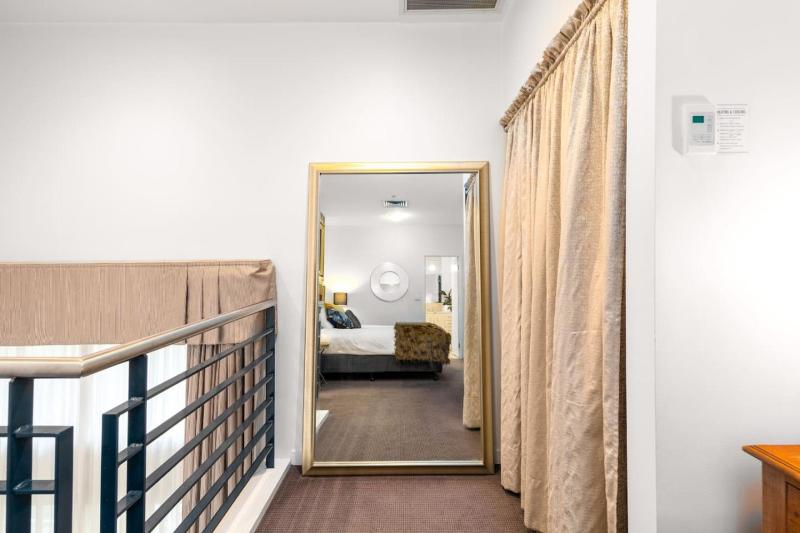 Elegance and heritage stay - CBD - image 12