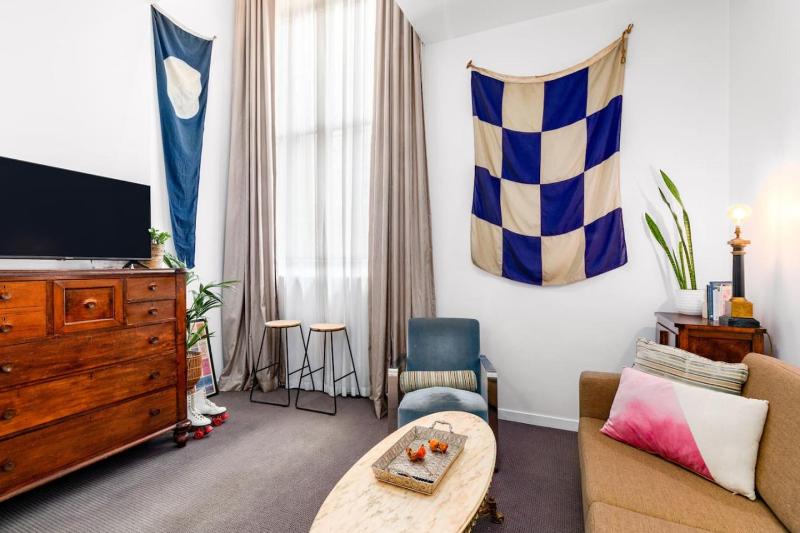 Elegance and heritage stay - CBD - image 6