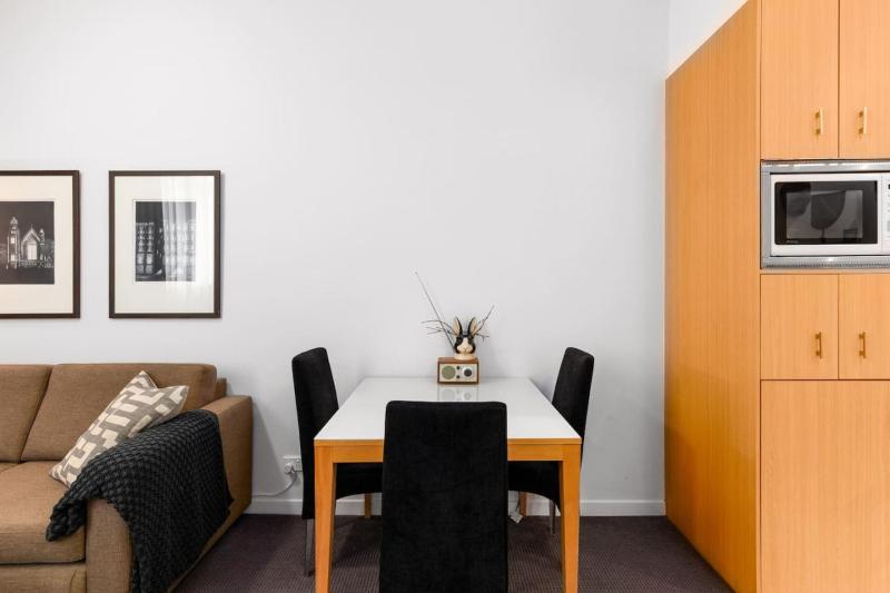 Elegance and heritage stay - CBD - image 10