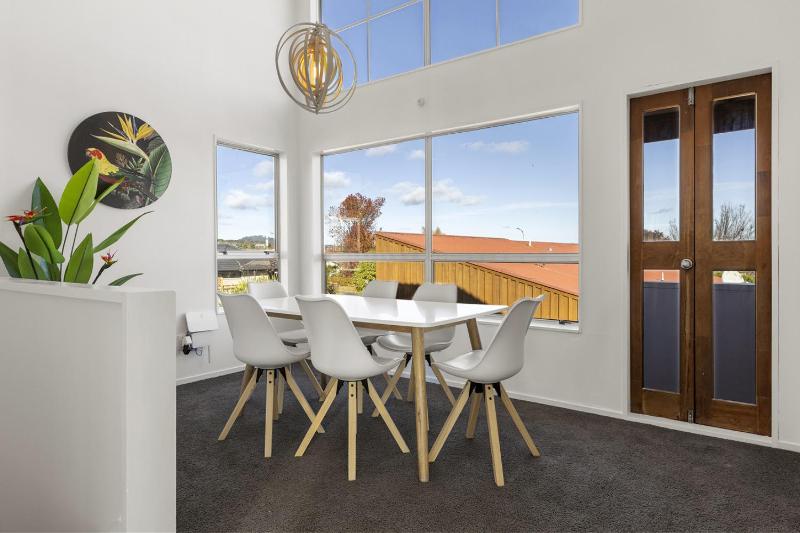 Central Lake View Townhouse - image 14