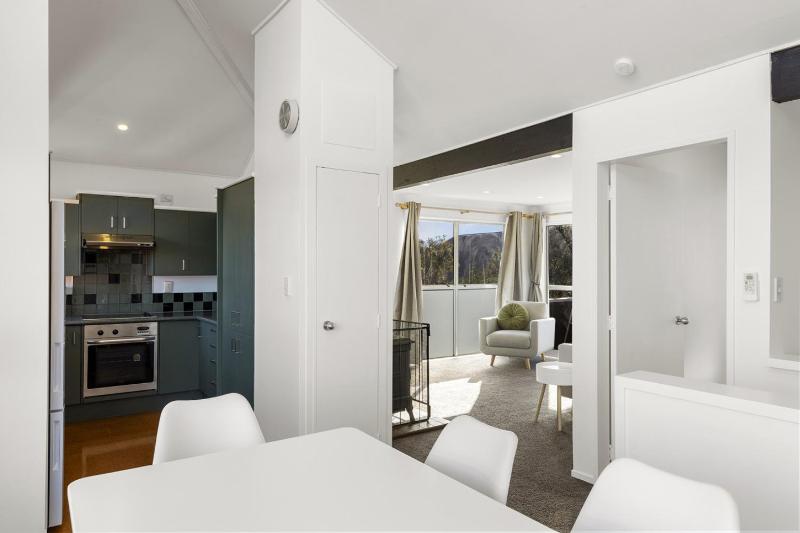 Central Lake View Townhouse - image 10