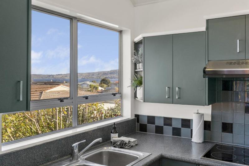 Central Lake View Townhouse - image 22