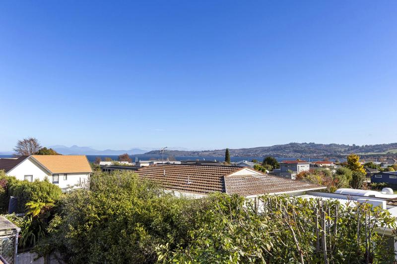 Central Lake View Townhouse - image 15