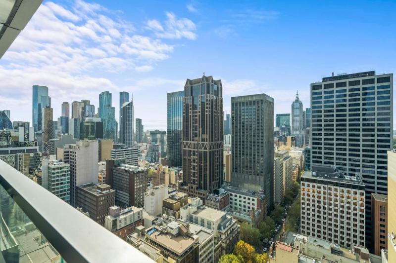 Collins St Skyline - Luxury Stay - image 8