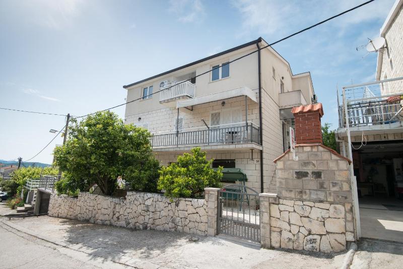 Studio with Balcony image 1