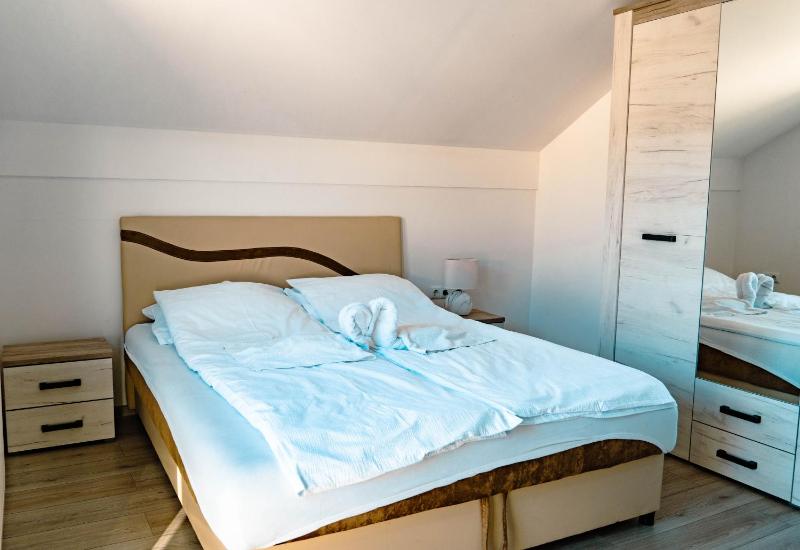 Deluxe apartments - image 13