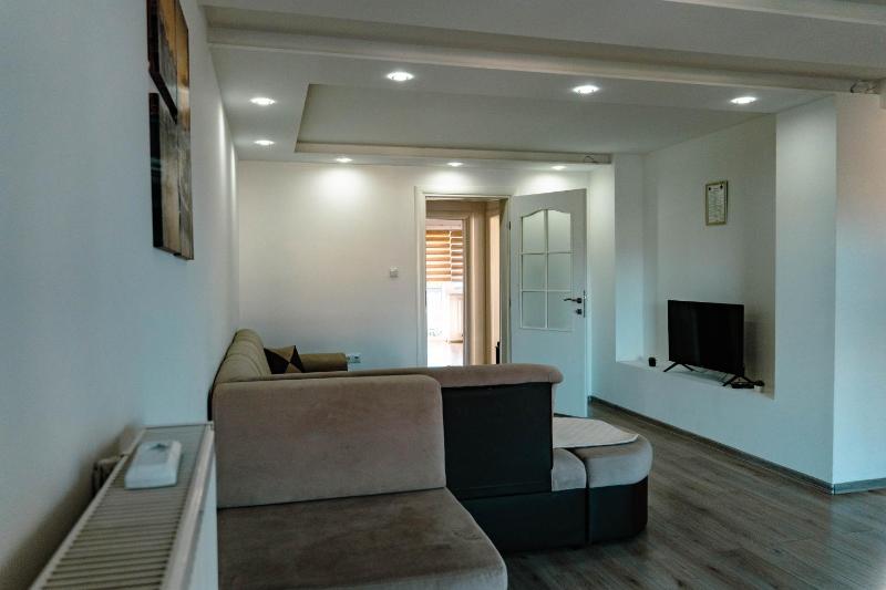 Deluxe apartments - image 14
