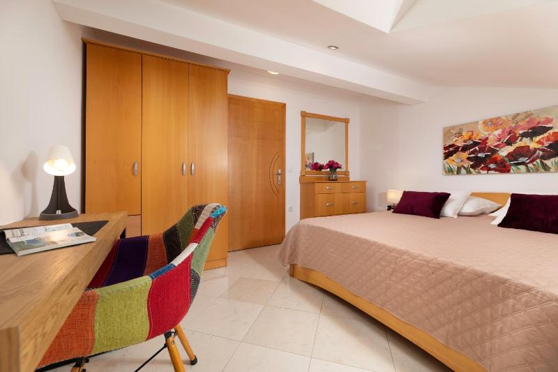 Two-Bedroom Apartment with Terrace and Sea View- Attic image 1