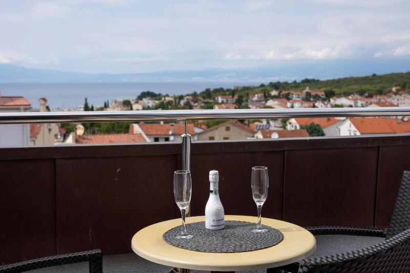Two-Bedroom Apartment with Terrace and Sea View- Attic image 4