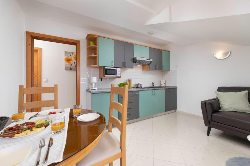 Two-Bedroom Apartment with Terrace and Sea View- Attic image 3