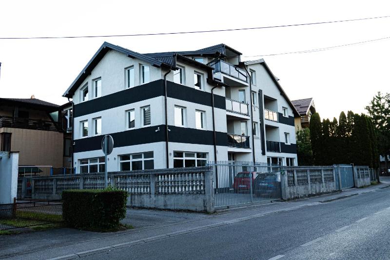 Deluxe apartments - image 1