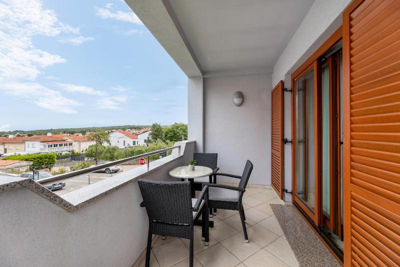 Two-Bedroom Apartment with Balcony and Sea View image 3