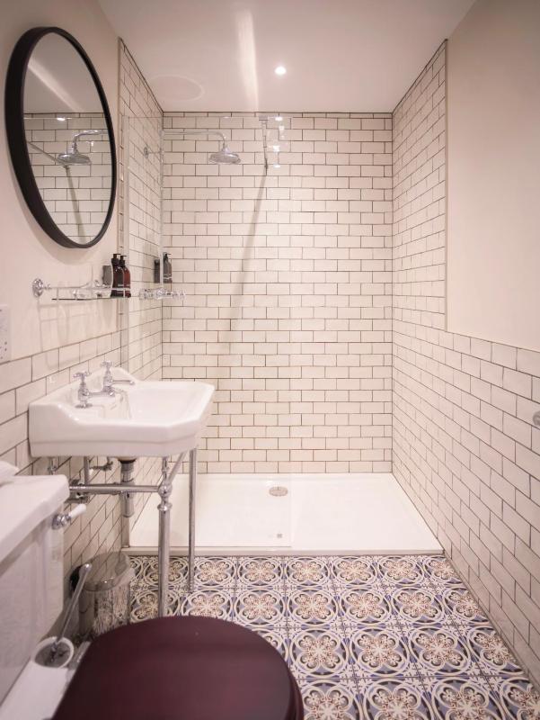 King Room image 3