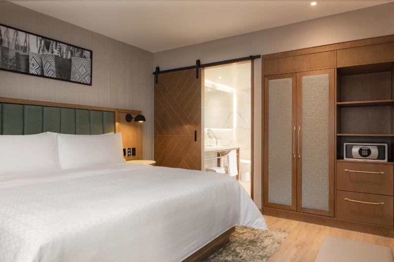 Junior Suite with Two King Beds image 2