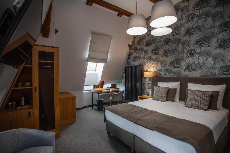 Twin Room image 4