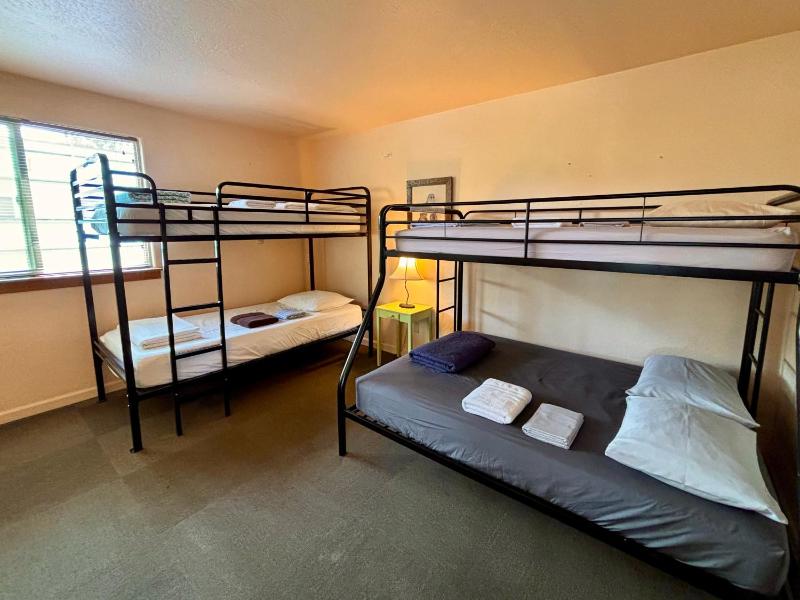 Quadruple Room with Shared Bathroom image 1