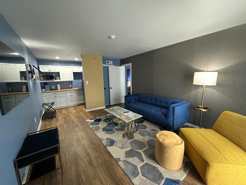 Deluxe Suite image 3