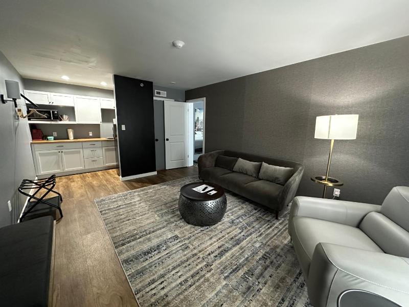 Deluxe King Studio image 1