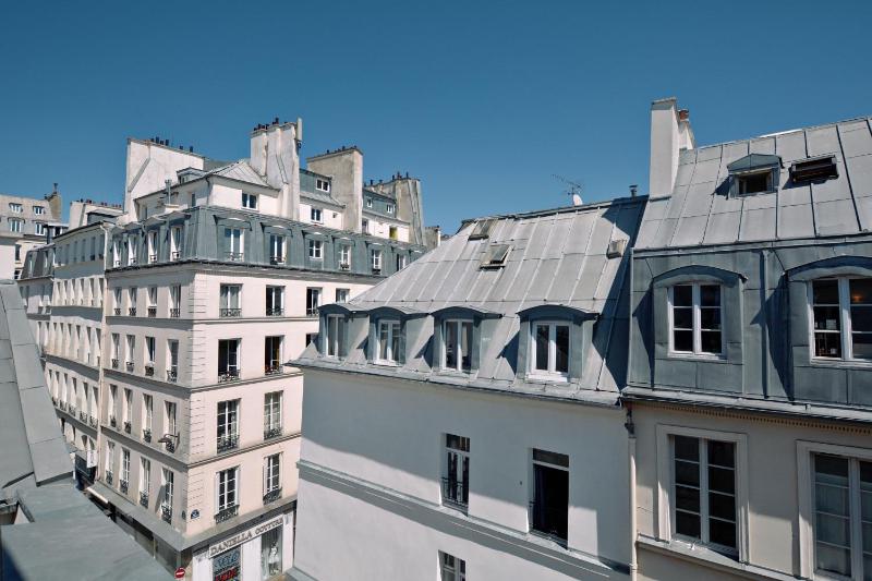 Standard Double Room image 3