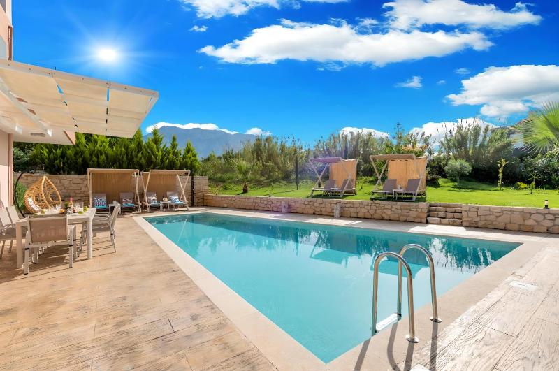 Allas Villa Heated Pool - image 15