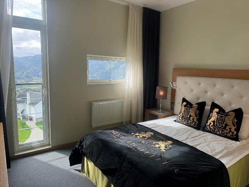 One-Bedroom Suite image 1