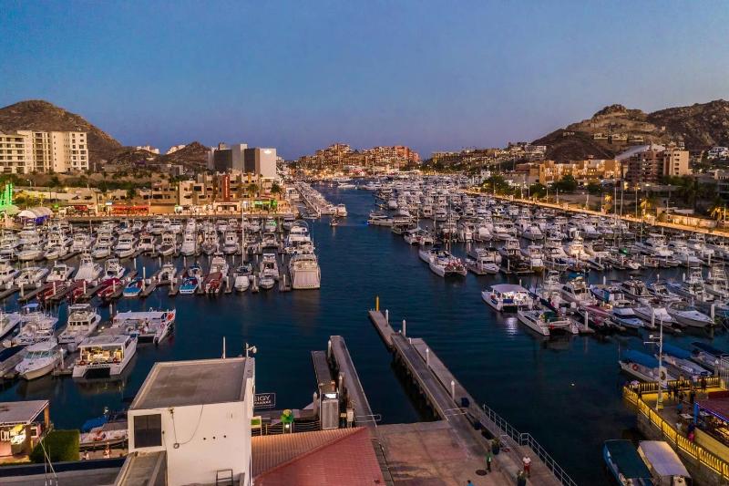 Cabo Marina Luxury Condo Jacuzzi & Terrace - image 8