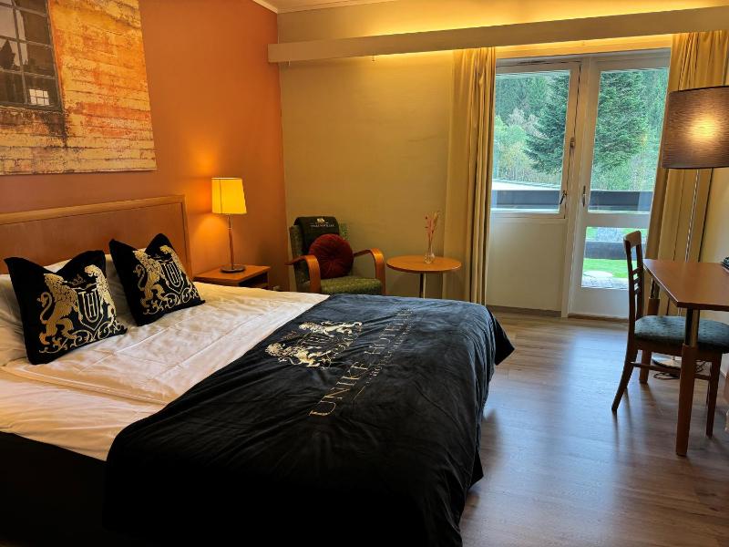 Standard Double Room image 1