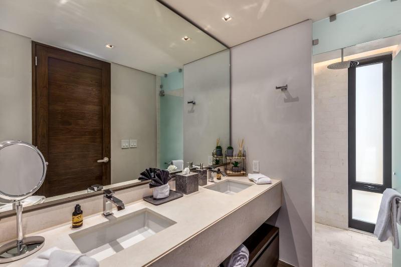 2 BR Cabo Marina Walk to Beach & Private Jacuzzi - image 14