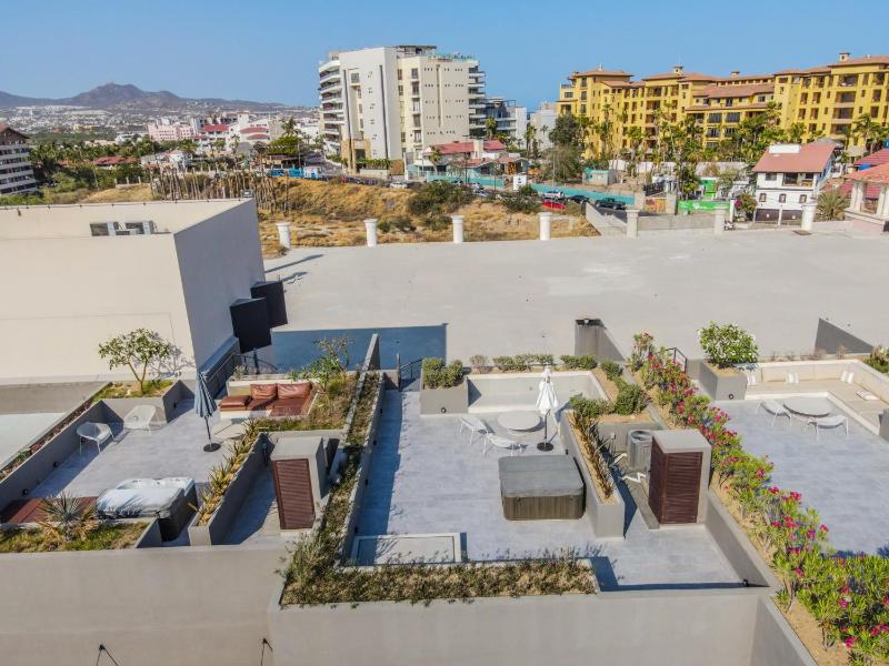 2 BR Cabo Marina Walk to Beach & Private Jacuzzi - image 7