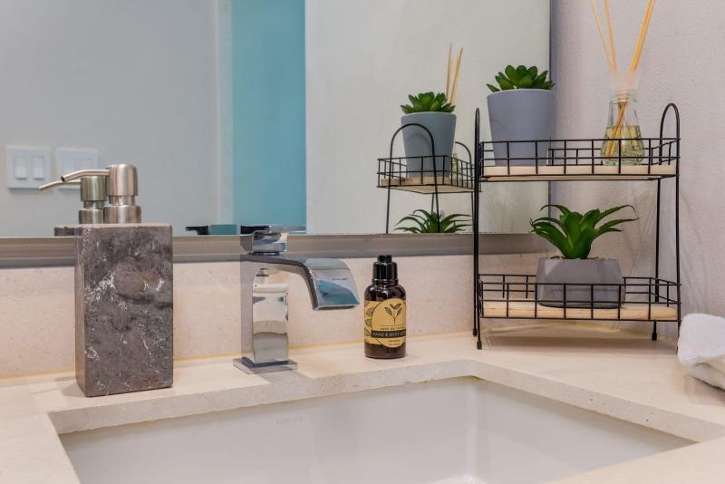 2 BR Cabo Marina Walk to Beach & Private Jacuzzi - image 3