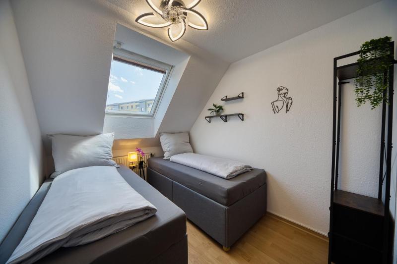 DresdenStay Gompitzer Strasse Balkon Kamin PS4 Parkplatz - image 15