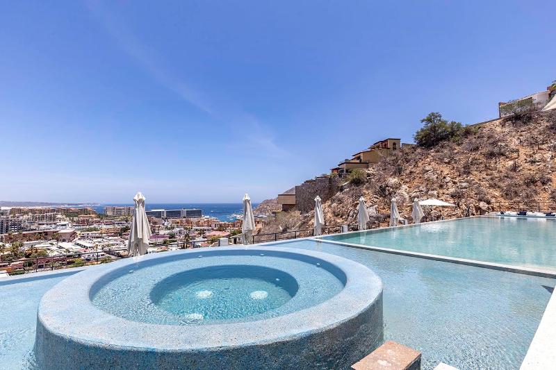 Stunning Ocean Views & Walk to Cabo Marina - image 15