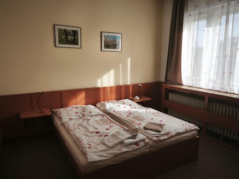 Double Room image 3