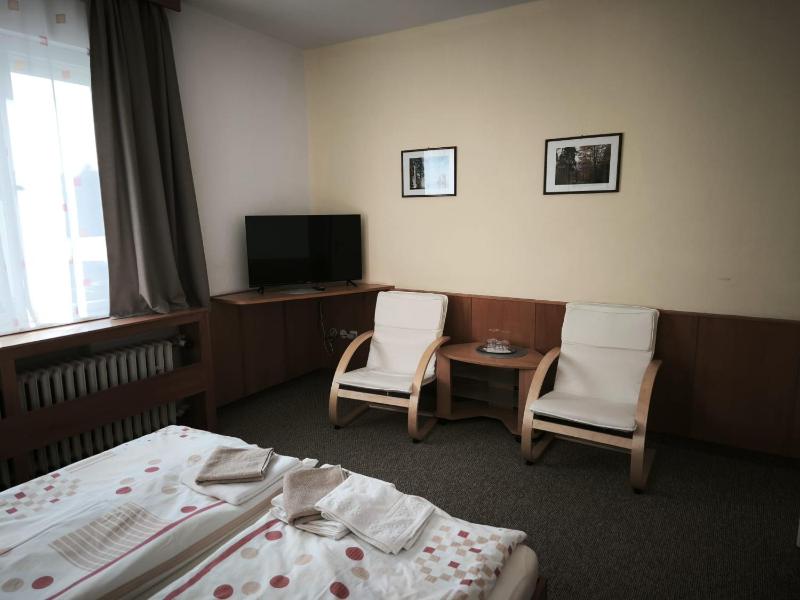 Double Room image 4