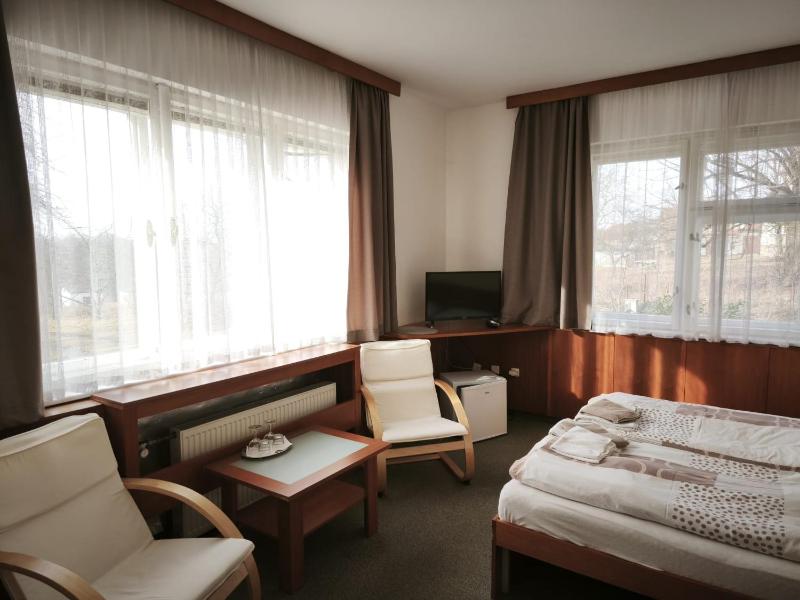 Double Room with Extra Bed image 2