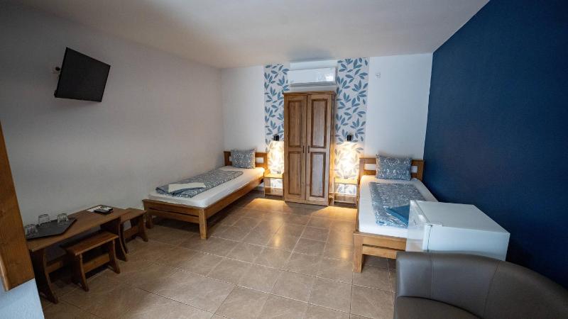 Comfort Triple Room image 2