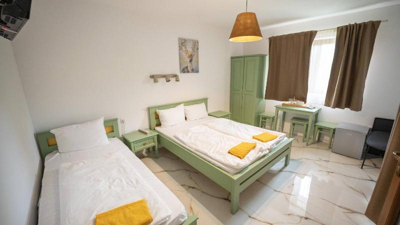 Deluxe Triple Room image 2