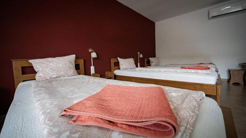 Superior Quadruple Room image 2