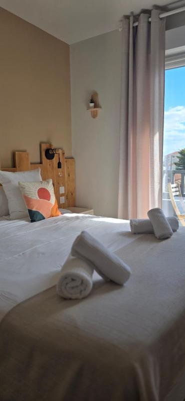 Double Room with Balcony image 1