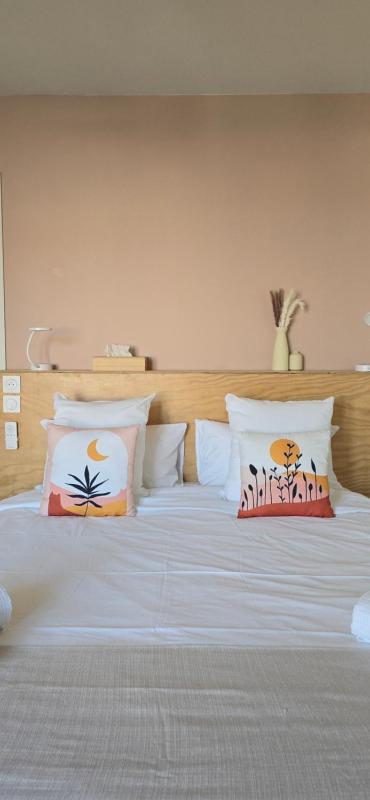 Double Room with Balcony image 4