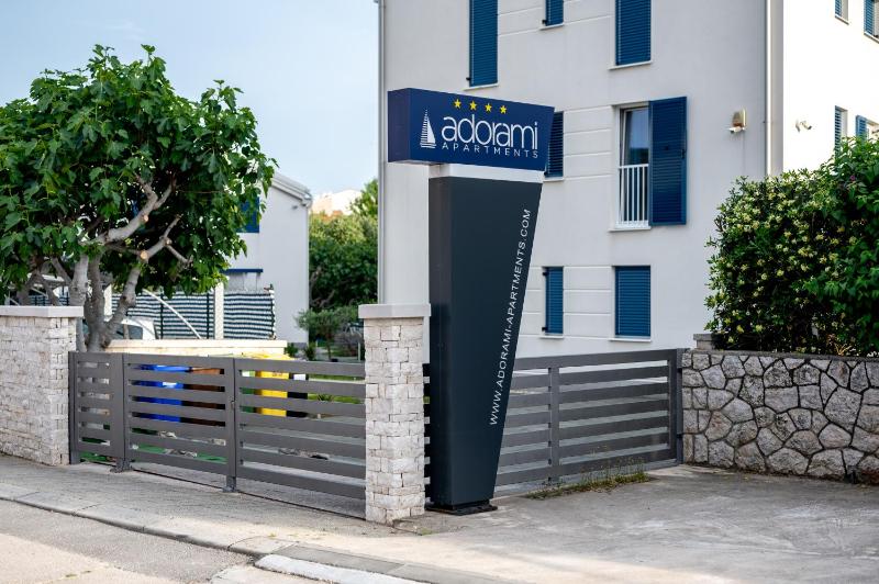 Two-Bedroom Apartment with Pool View 3 image 1