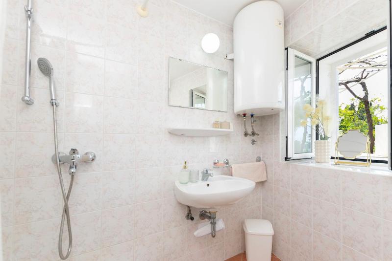 Three-Bedroom Holiday Home  image 2