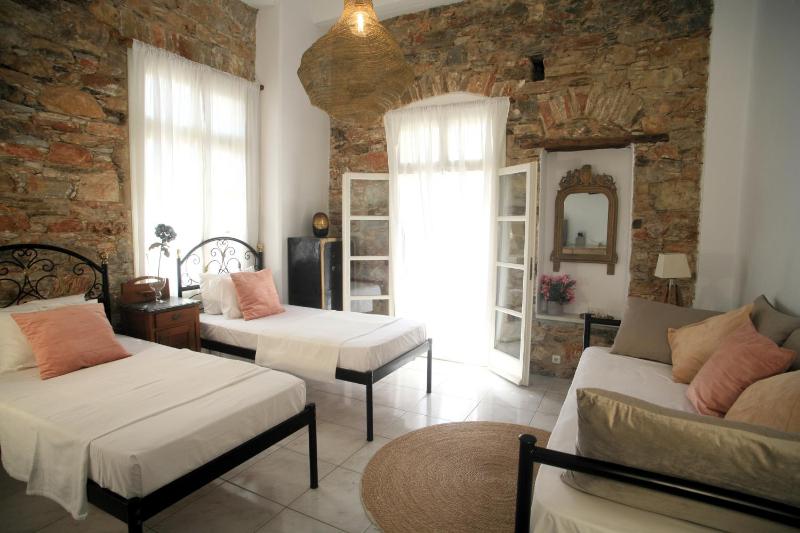 Triple Room with Balcony image 1