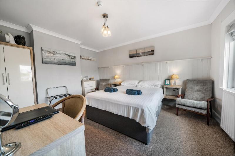 Double Room image 4