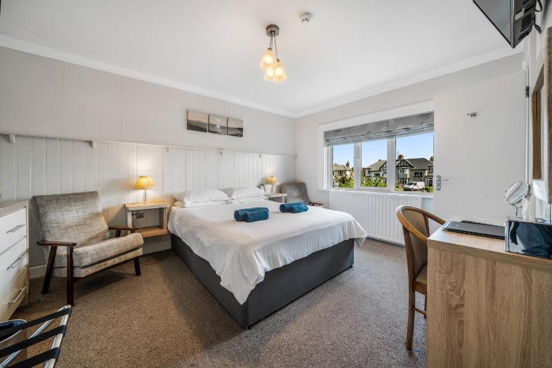 Double Room image 3