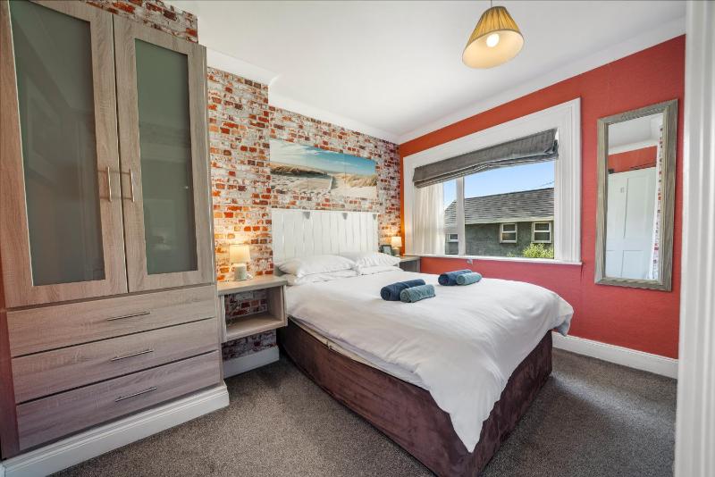 Budget Double Room image 3