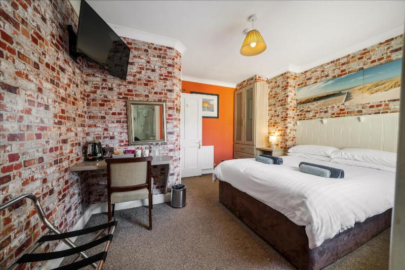 Budget Double Room image 2